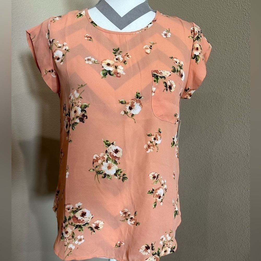 LILY WHITE Peach Blouse With Floral Pattern and Front Pocket, NWT!